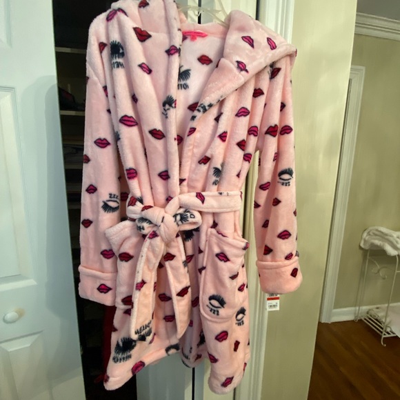 Betsey Johnson Fluffy Robe - Picture 2 of 4